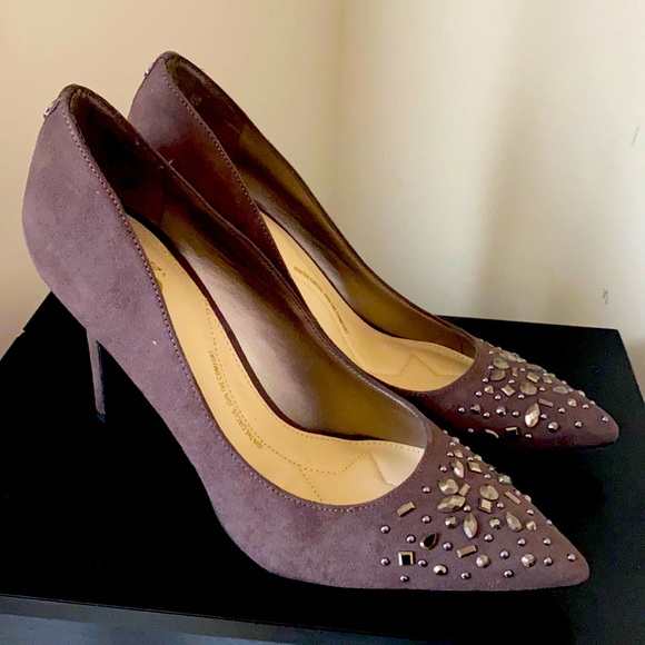 Gray NEVER WORN Heels get u business meeting ready - Picture 1 of 7